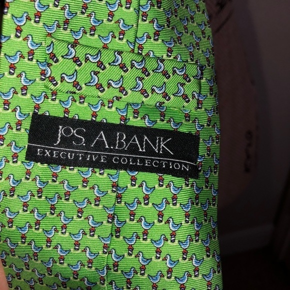 Jos. A. Bank Green Executive Tie with Blue Little Seagulls on it. - Picture 4 of 4